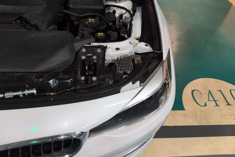 Used BMW 3 Series GT 2018 320i Luxury Design Package Engine Bay Left