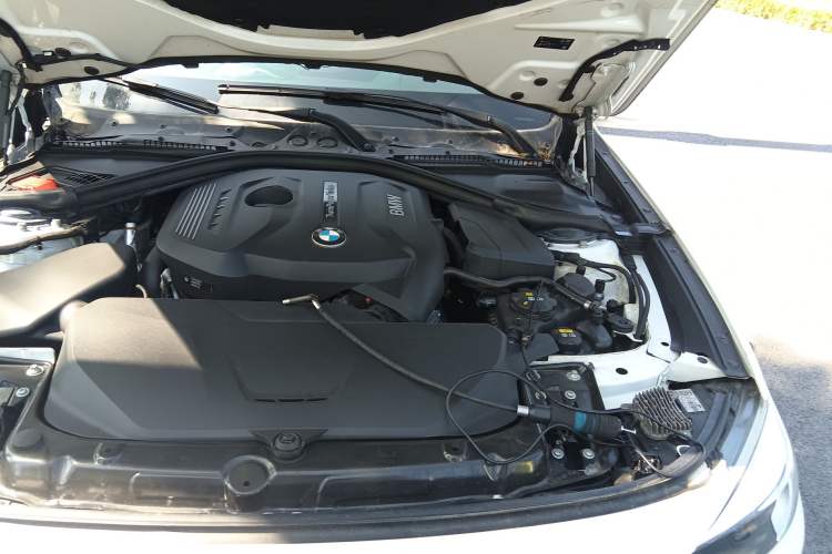 Used BMW 3 Series GT 2018 320i Sport Edition Engine Bay Left