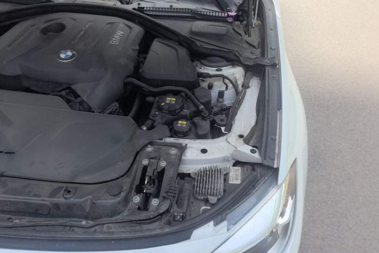 Used BMW 3 Series GT 2018 320i Sport Edition Engine Bay Left