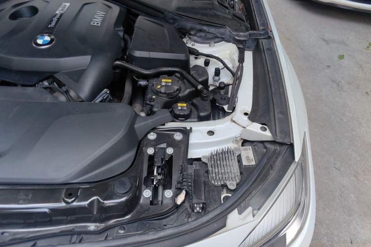 Used BMW 3 Series GT 2018 320i Sport Edition Engine Bay Left