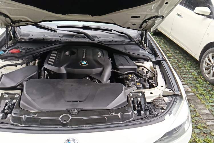 Used BMW 3 Series GT 2018 320i M Sport Edition Engine Bay Left