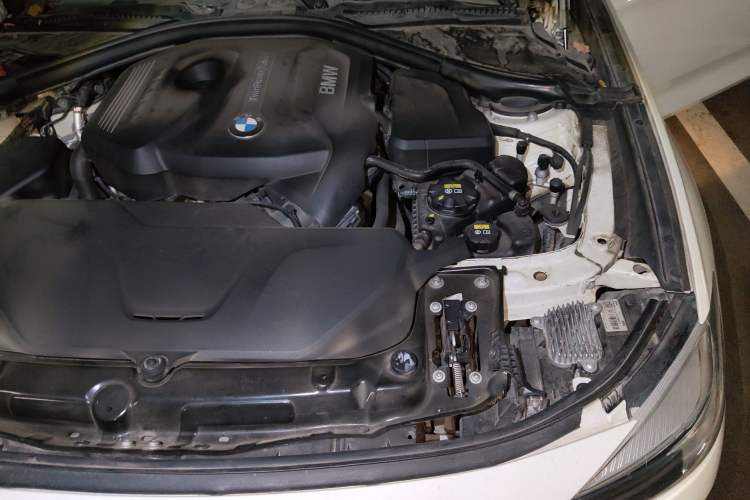 Used BMW 3 Series GT 2018 330i xDrive M Sport Edition Engine Bay Left