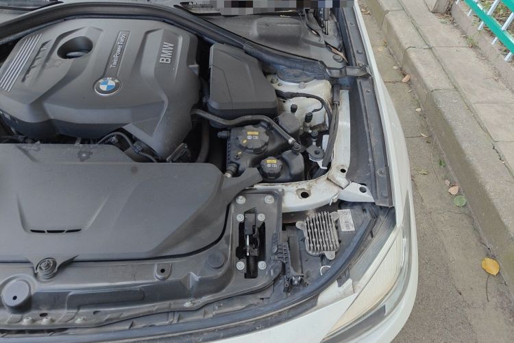 Used BMW 3 Series GT 2018 320i Sport Edition Engine Bay Left