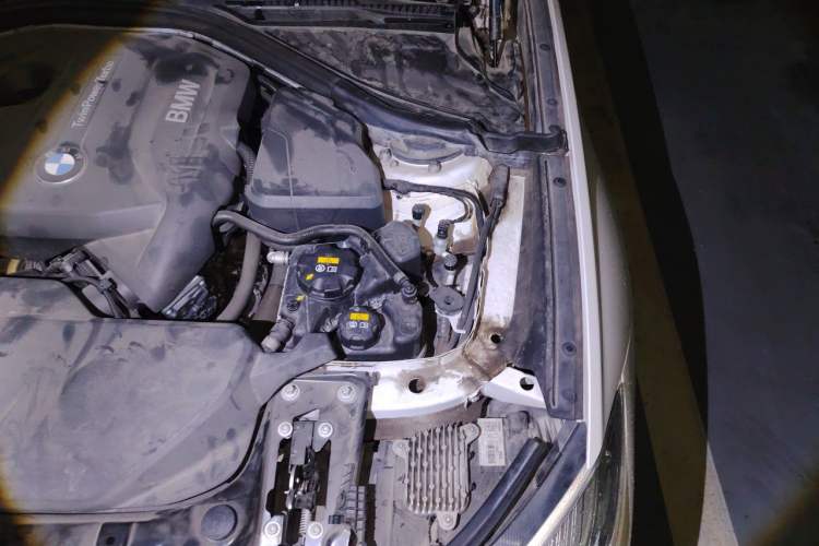 Used BMW 3 Series GT 2018 320i Sport Edition Engine Bay Left