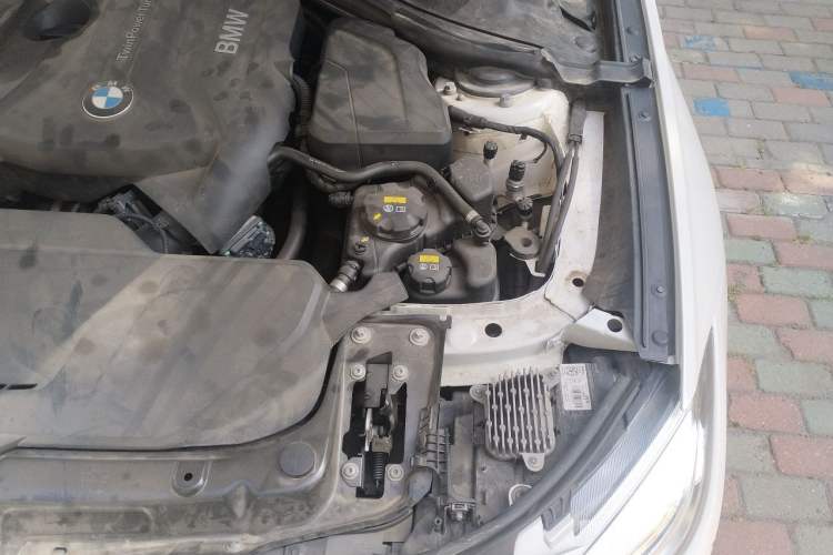 Used BMW 3 Series GT 2018 320i Sport Edition Engine Bay Left