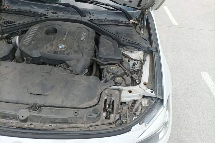 Used BMW 3 Series GT 2018 320i Sport Edition Engine Bay Left