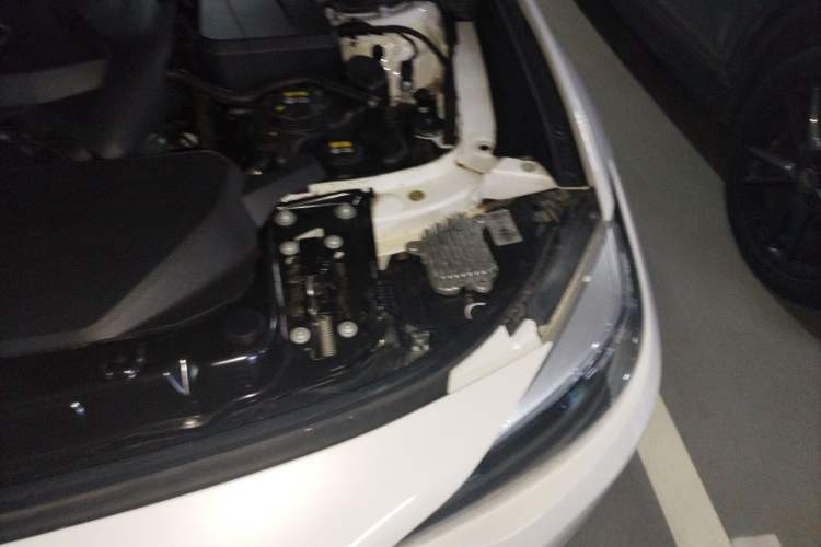 Used BMW 3 Series GT 2018 320i Sport Edition Engine Bay Left