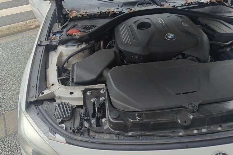 Used BMW 3 Series GT 2018 320i Sport Edition Engine Bay Right