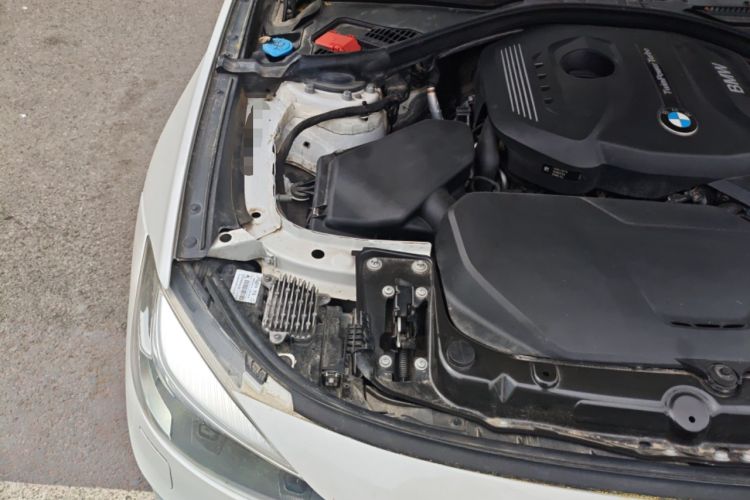 Used BMW 3 Series GT 2018 320i Sport Edition Engine Bay Right