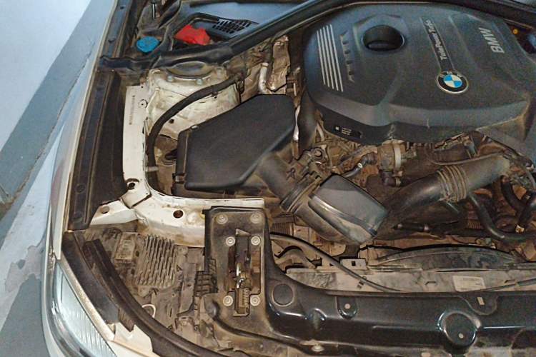 Used BMW 3 Series GT 2018 320i Sport Edition Engine Bay Right