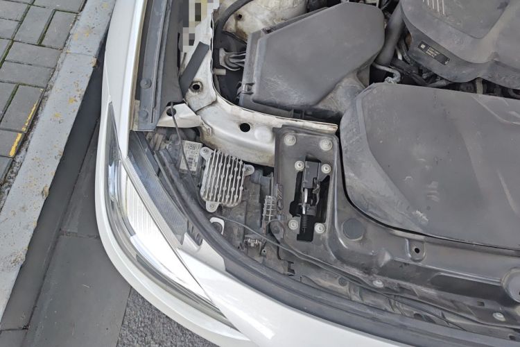 Used BMW 3 Series GT 2018 320i Sport Edition Engine Bay Right