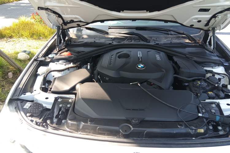 Used BMW 3 Series GT 2018 320i Sport Edition Engine Bay Right