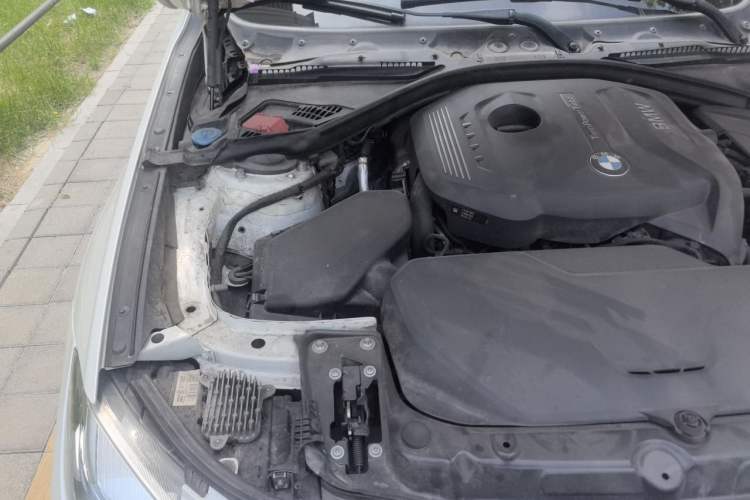 Used BMW 3 Series GT 2018 320i Sport Edition Engine Bay Right
