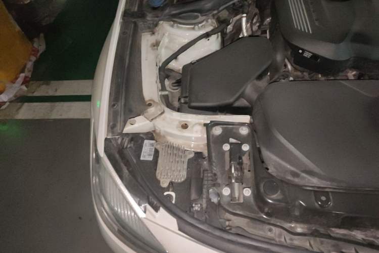 Used BMW 3 Series GT 2018 320i M Sport Edition Engine Bay Right