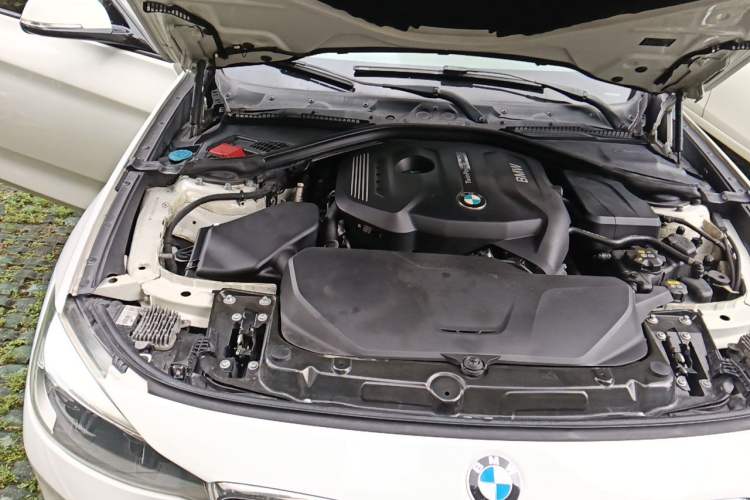 Used BMW 3 Series GT 2018 320i M Sport Edition Engine Bay Right
