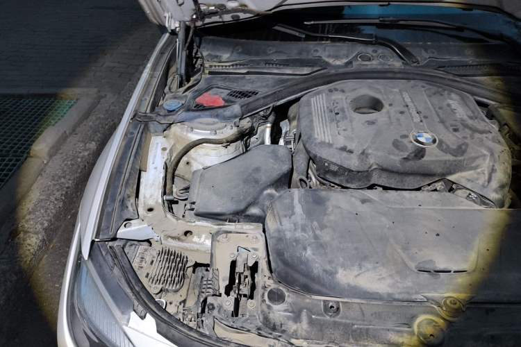 Used BMW 3 Series GT 2018 320i Sport Edition Engine Bay Right