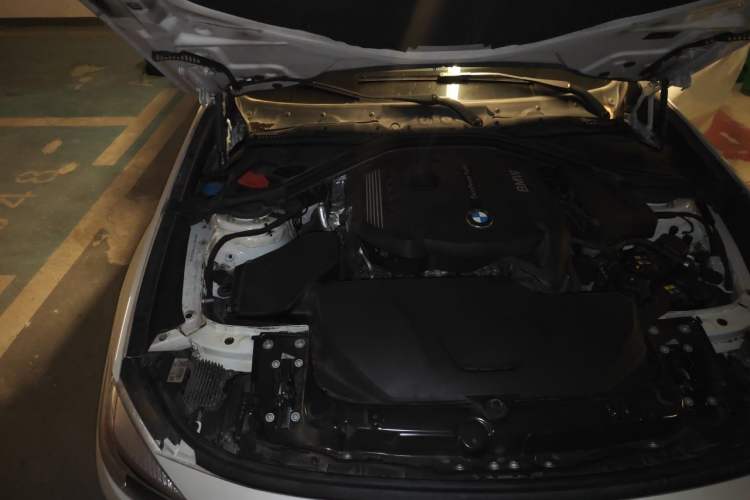 Used BMW 3 Series GT 2018 320i Sport Edition Engine Bay Right