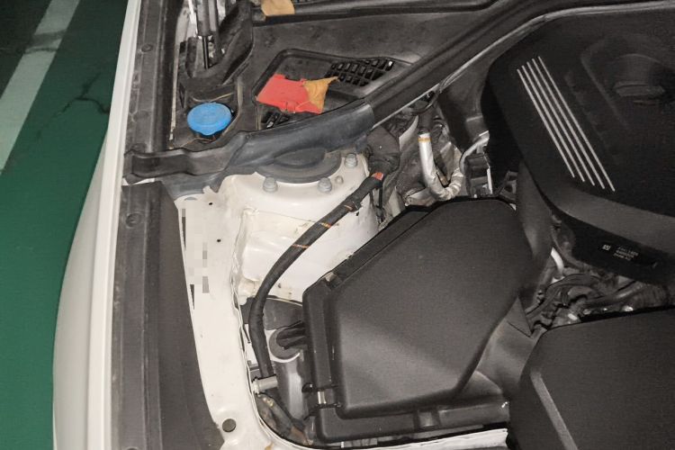 Used BMW 3 Series GT 2018 320i Sport Edition Engine Bay Right
