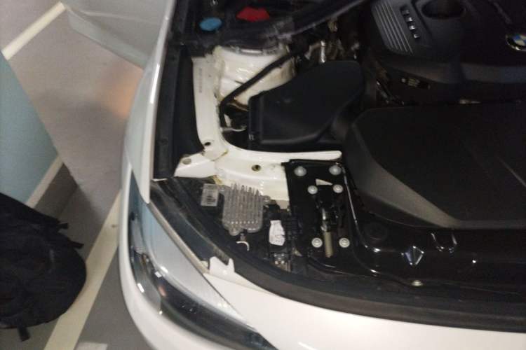 Used BMW 3 Series GT 2018 320i Sport Edition Engine Bay Right