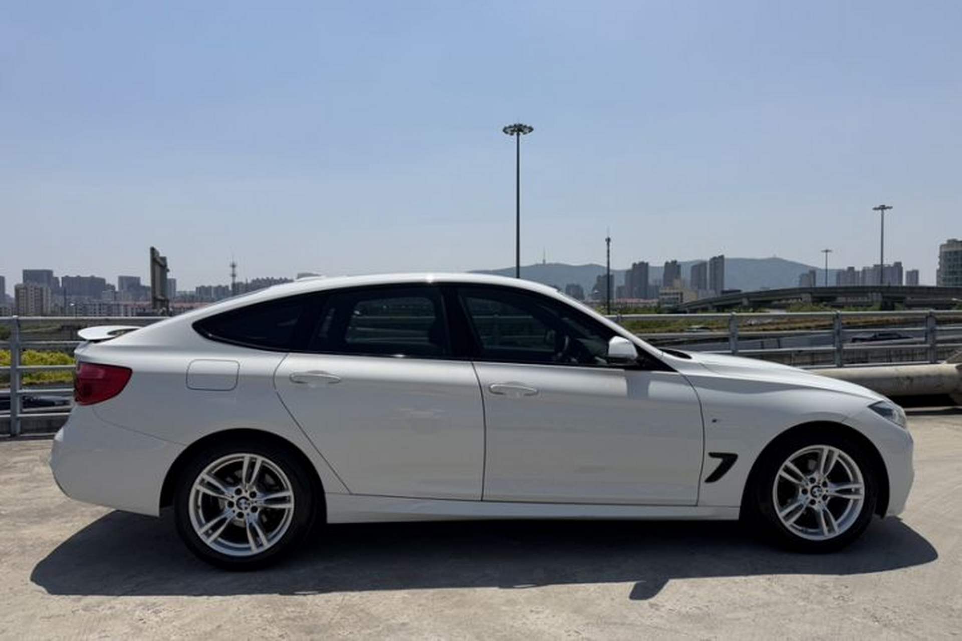 Used BMW 3 Series GT 2018 320i M Sport Edition Exterior 1