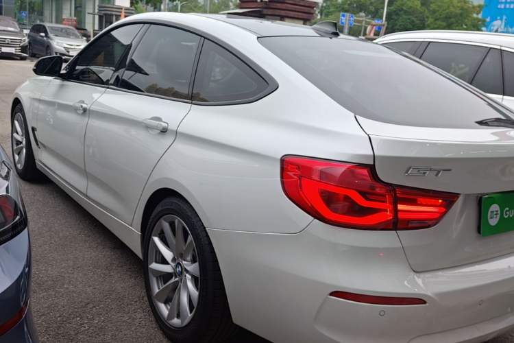 Used BMW 3 Series GT 2018 320i Sport Edition Exterior 2