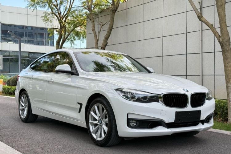 Used BMW 3 Series GT 2018 320i Sport Edition Exterior 2