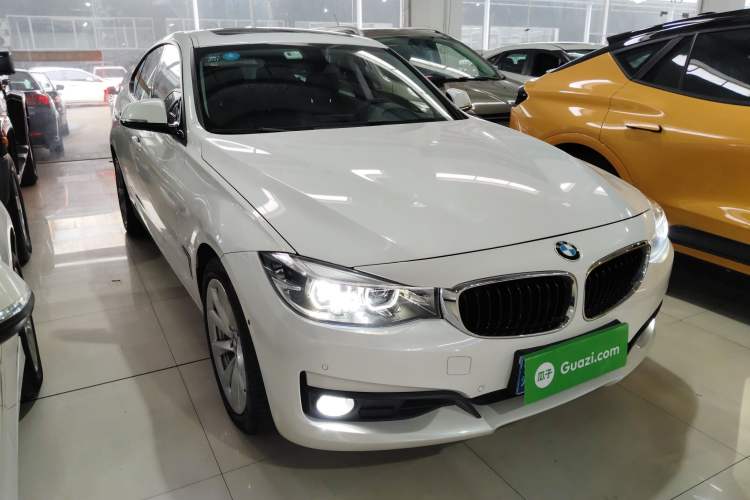 Used BMW 3 Series GT 2018 320i Sport Edition Exterior 2