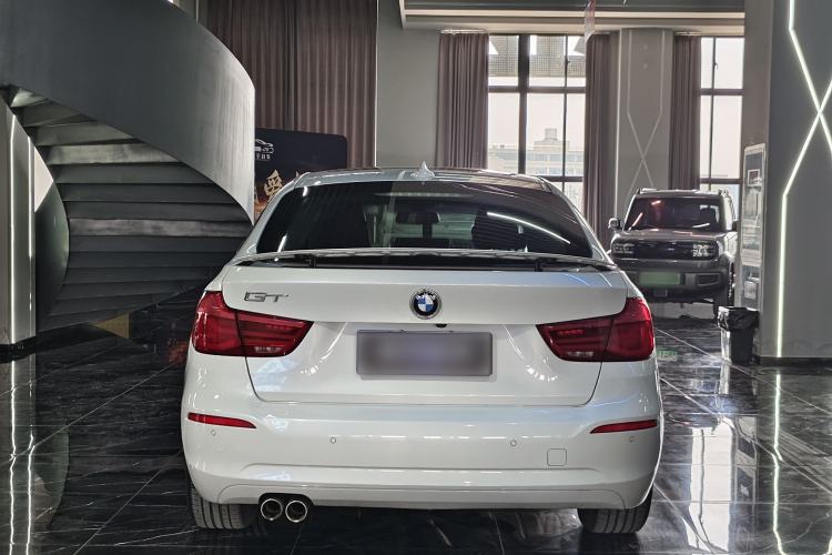 Used BMW 3 Series GT 2018 320i Sport Edition Exterior 3
