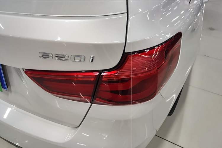 Used BMW 3 Series GT 2018 320i Sport Edition Exterior 3