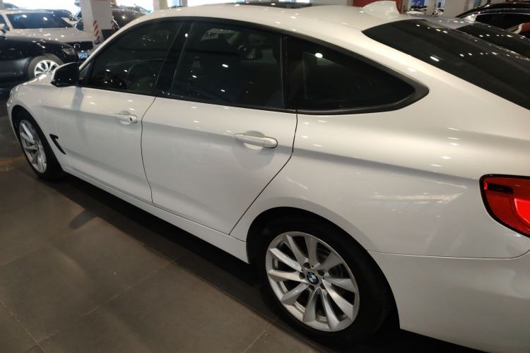 Used BMW 3 Series GT 2018 320i Sport Edition Exterior 3