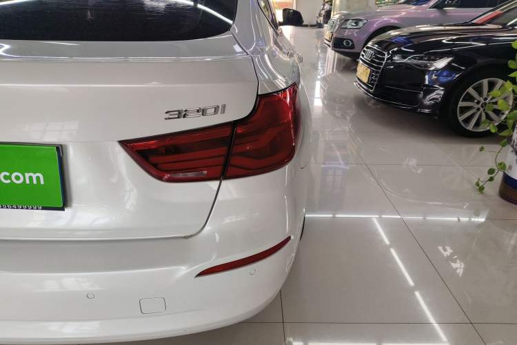 Used BMW 3 Series GT 2018 320i Sport Edition Exterior 3