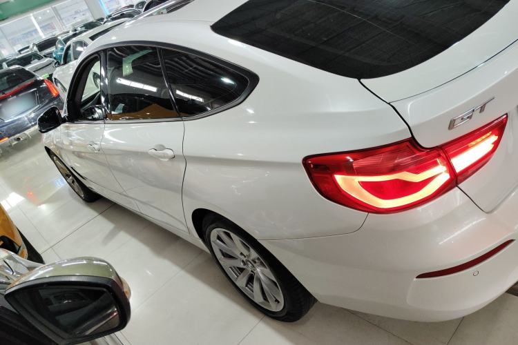 Used BMW 3 Series GT 2018 320i Sport Edition Exterior 3
