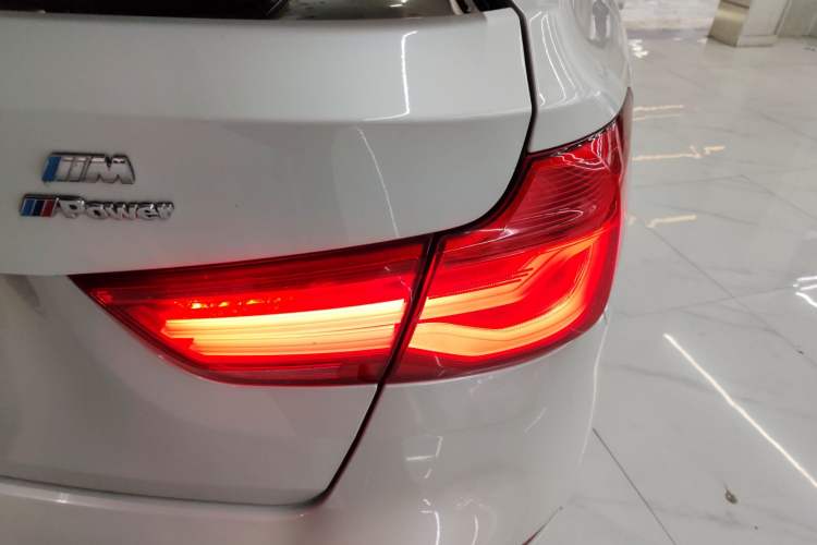 Used BMW 3 Series GT 2018 320i Sport Edition Exterior 3