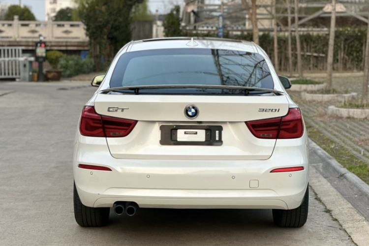 Used BMW 3 Series GT 2018 320i Sport Edition Exterior 3