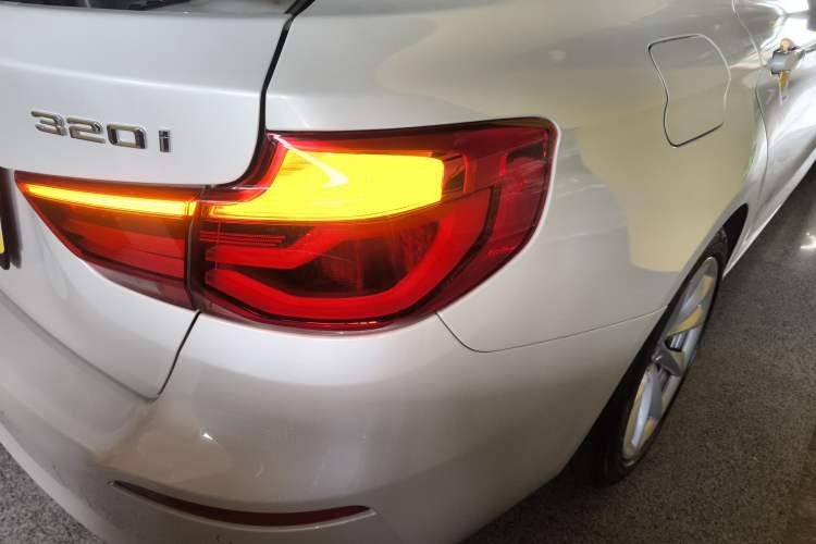Used BMW 3 Series GT 2018 320i Sport Edition Exterior 3