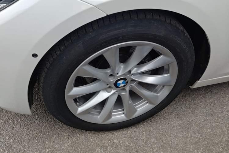Used BMW 3 Series GT 2018 320i Sport Edition Exterior 4