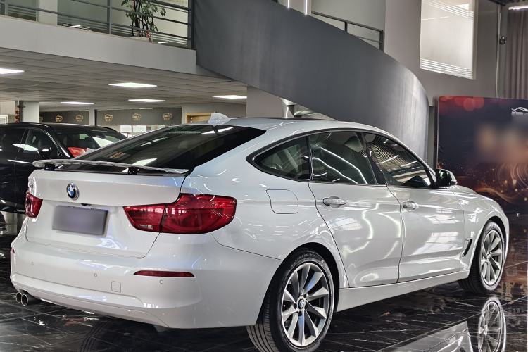 Used BMW 3 Series GT 2018 320i Sport Edition Exterior 4