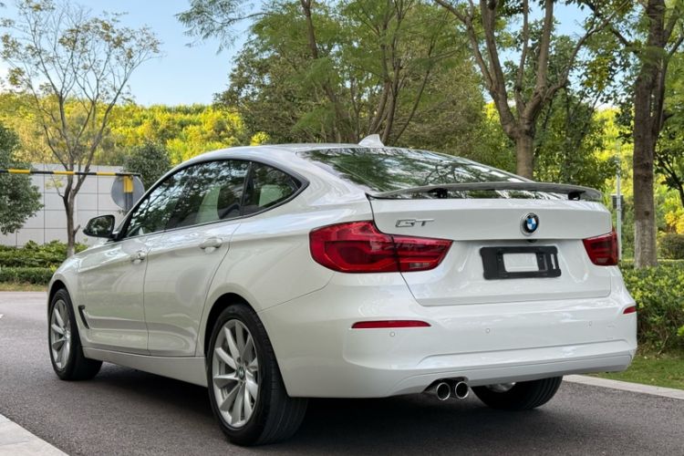 Used BMW 3 Series GT 2018 320i Sport Edition Exterior 4