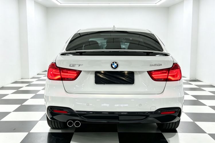 Used BMW 3 Series GT 2018 320i M Sport Edition Exterior 4