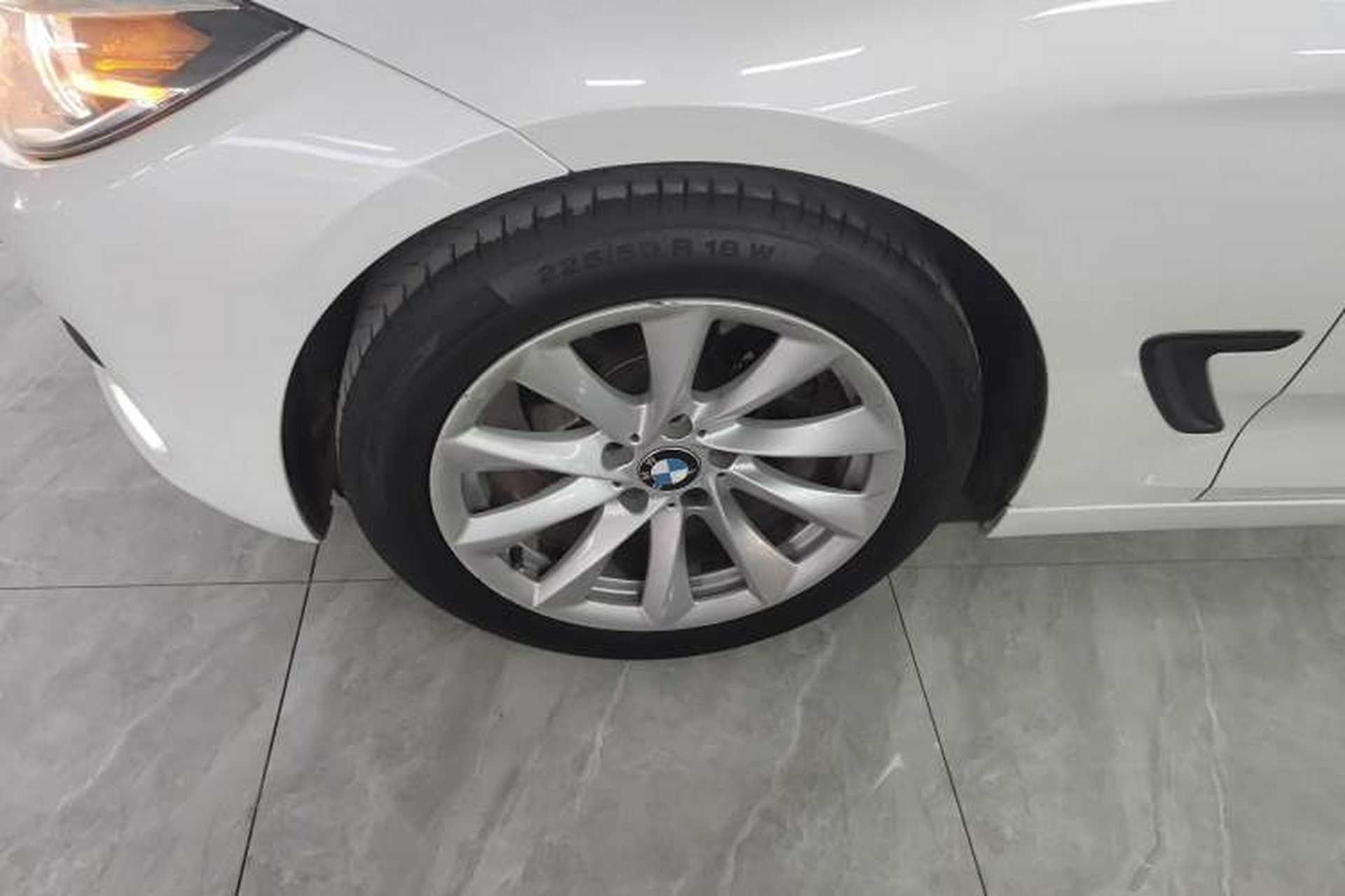 Used BMW 3 Series GT 2018 320i Sport Edition Exterior 4
