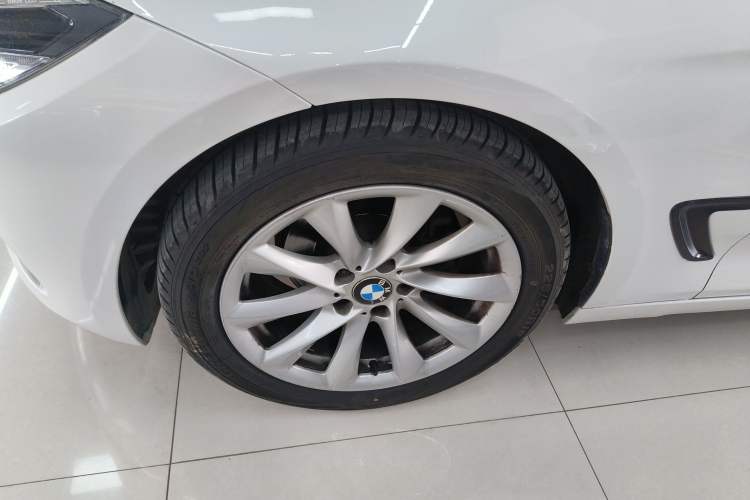 Used BMW 3 Series GT 2018 320i Sport Edition Exterior 4