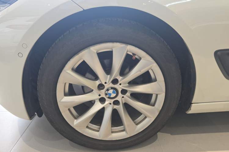 Used BMW 3 Series GT 2018 320i Sport Edition Exterior 4
