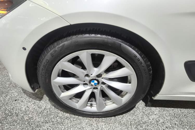 Used BMW 3 Series GT 2018 320i Sport Edition Exterior 4