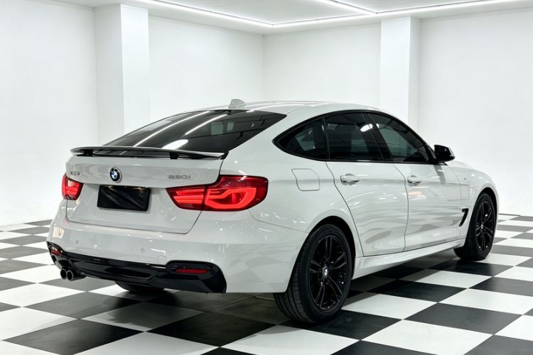 Used BMW 3 Series GT 2018 320i M Sport Edition Exterior 5