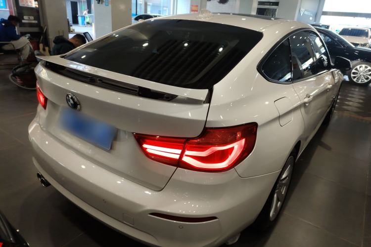 Used BMW 3 Series GT 2018 320i Sport Edition Exterior 5