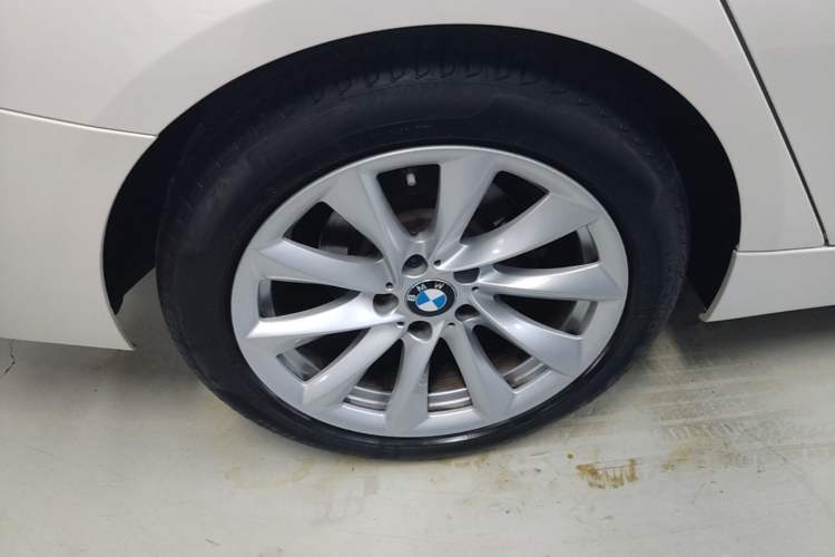 Used BMW 3 Series GT 2018 320i Sport Edition Exterior 5