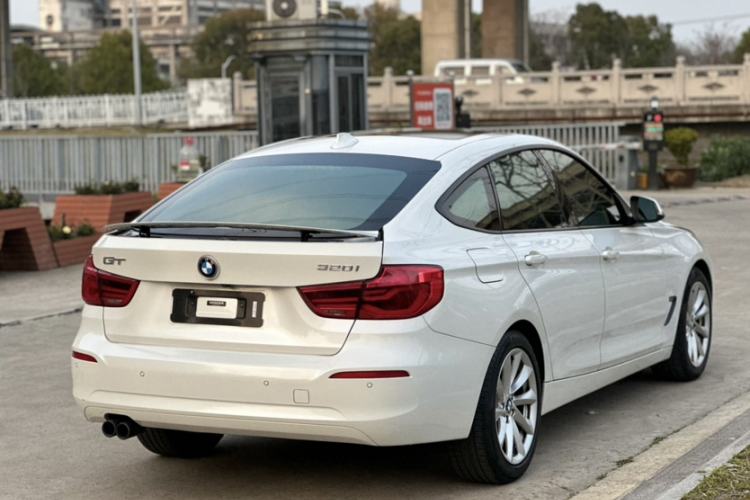 Used BMW 3 Series GT 2018 320i Sport Edition Exterior 5
