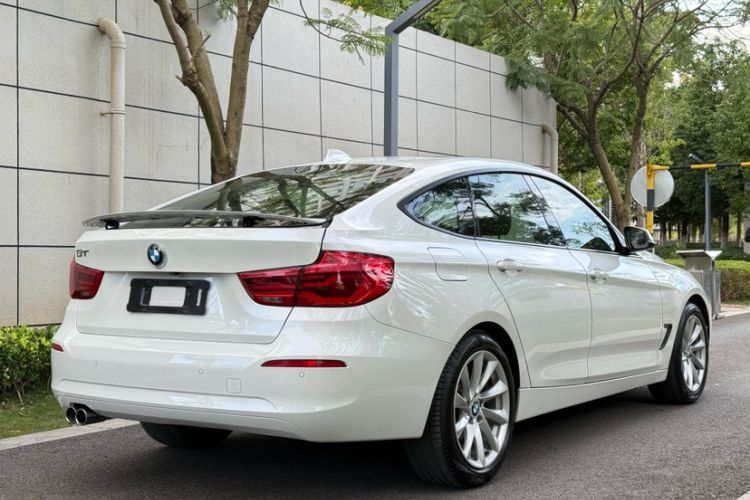 Used BMW 3 Series GT 2018 320i Sport Edition Exterior 6