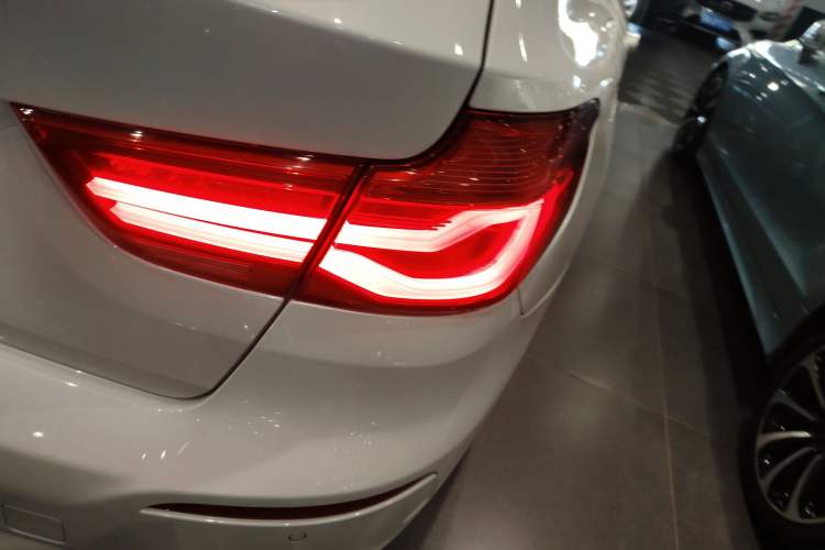 Used BMW 3 Series GT 2018 320i Sport Edition Exterior 6