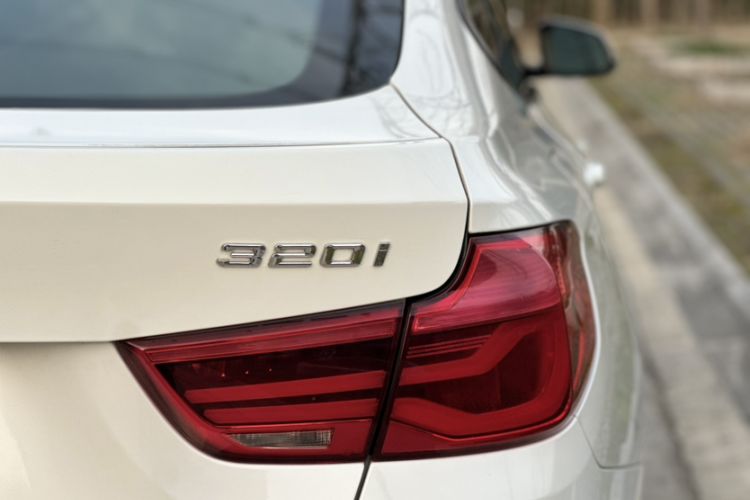 Used BMW 3 Series GT 2018 320i Sport Edition Exterior 7
